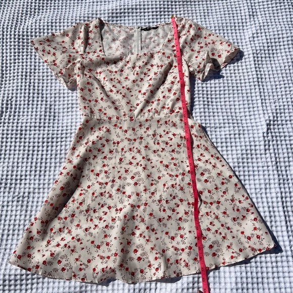 Flutter-Sleeve, Square-Neck, Cream Sundress with Red Roses - Picture 11 of 16